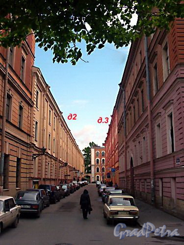 Перспектива Шведского переулка от Большой Конюшенной улицы в сторону Малой Конюшенной улицы.