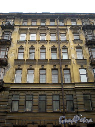 Манежный пер., д. 16. Доходный дом А. Г. Щербатова. Фрагмент фасада здания. Фото март 2010 г.