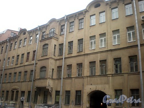 Манежный пер., д. 15-17. Фасад левой части здания. Фото март 2010 г.