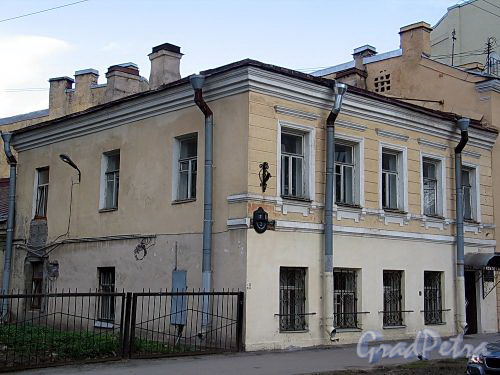 Батайский пер., д. 2 (правый корпус). Общий вид здания. Фото май 2010 г.