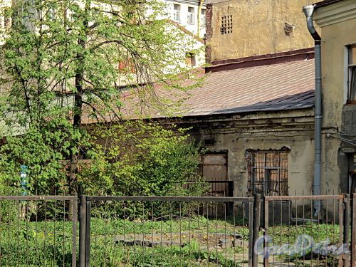 Батайский пер., д. 2 (правый корпус). Дворовый флигель. Фото май 2010 г.