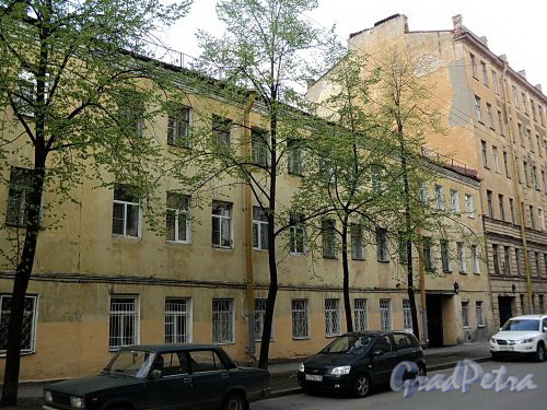 Дойников пер., д. 5-7. Лицевой фасад. Фото май 2010 г.