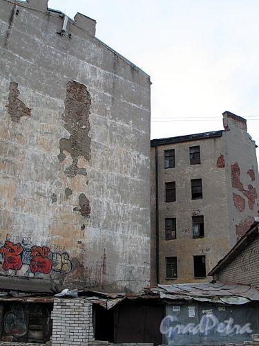 Дегтярный пер., д. 26. Вид с торца здания. Фото сентябрь 2010 г.