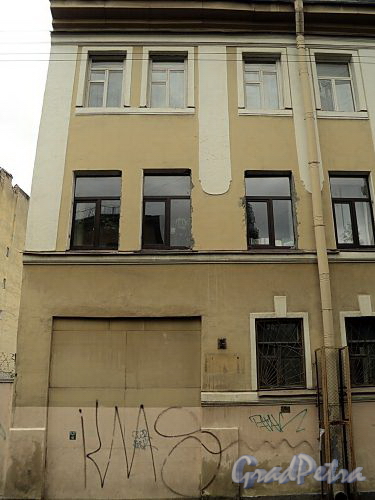 Татарский пер., д. 12-14 (левая часть). Фрагмент фасада. Фото август 2010 г.