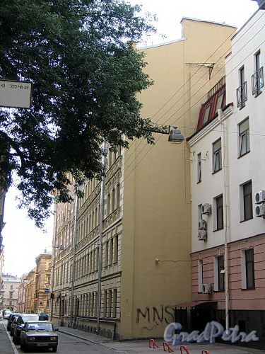 Академический пер., д. 5 / 6-я линия В.О., д. 5. Фасад по переулку. Фото август 2010 г.