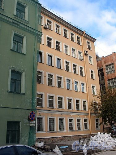 Крапивный пер., д. 15. Фасад здания. Фото октябрь 2010 г.