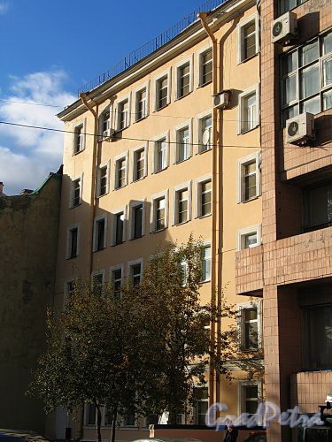Крапивный пер., д. 15. Фасад здания. Фото октябрь 2010 г.