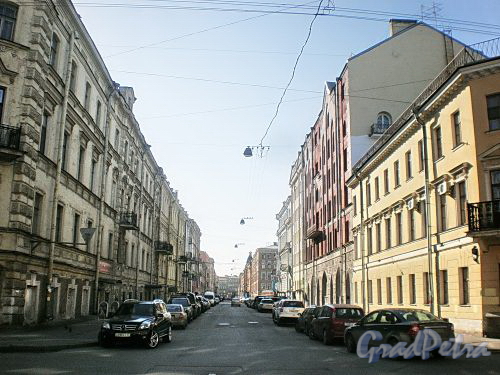 Перспектива Саперного переулка от улицы Радищева в сторону улицы Маяковского. Фото апрель 2010 г.