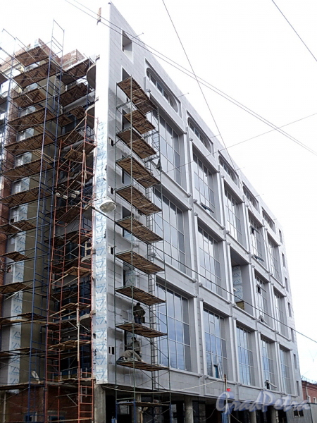 Певческий пер., д. 12. Работы на фасаде строящегося здания. Фото апрель 2011 г.