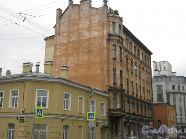 Советский переулок, дом 8 (Слева) и дома между 4-ой и 5-ой Красноармейскими улицами по чётной стороне Советского пер. Фото март 2012 г.