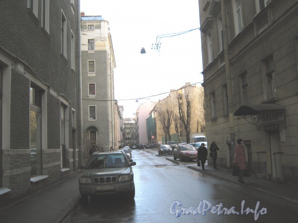 Большой Казачий переулок. Перспектива от Загородного пр. в сторону Казачьих бань. Фото апрель 2012 г.