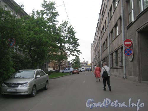 Урхов переулок. Перспектива от ул. Швецова в сторону ул. Маршала Говорова. Фото июнь 2012 г.