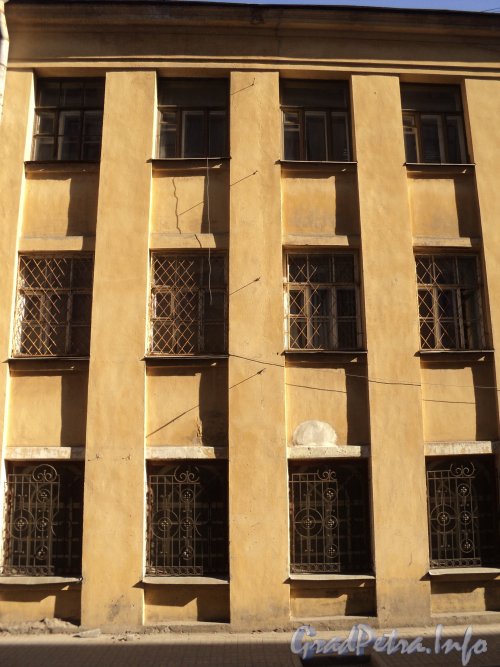 Иностранный пер., дом 4. Фрагмент фасада здания. Фото апрель 2011 года.