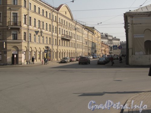 Перспектива Никольского переулка от Садовой улицы в сторону реки Фонтанки. Фото апрель 2012 года.