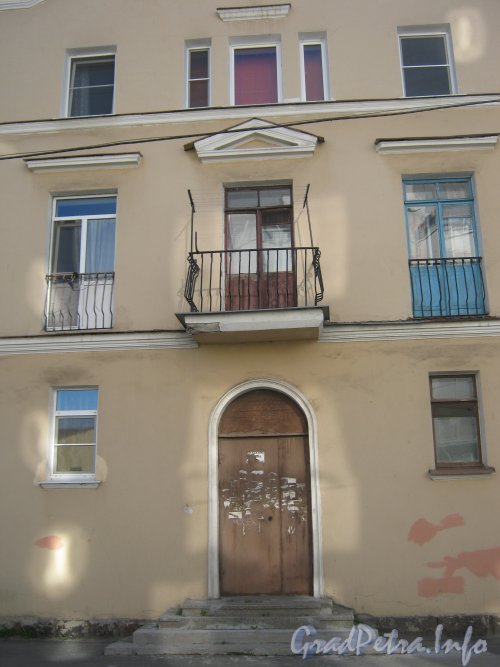 Майков пер., дом 5а. Общий вид фасада здания. Фото июнь 2012 г.