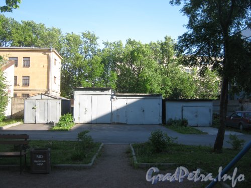 Урюпин пер., дом 5. Гаражи во дворе дома. Фото июнь 2012 г.