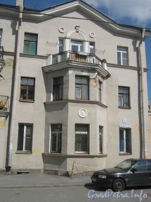 Тургеневский пер., дом 3. Фрагмент фасада дома. Фото 25 июня 2012 г.