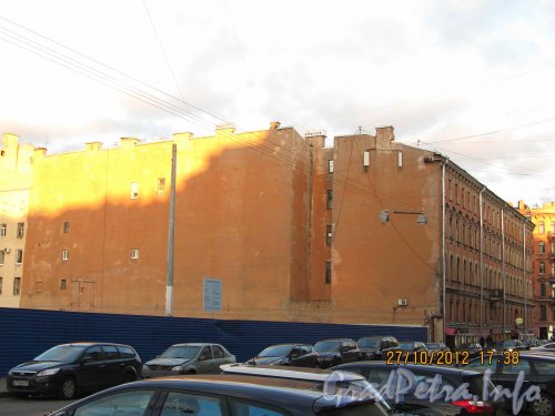 Басков пер., дом 4. Вид на брадмауэр здания, после сноса построек гаража Ленгорисполкома.