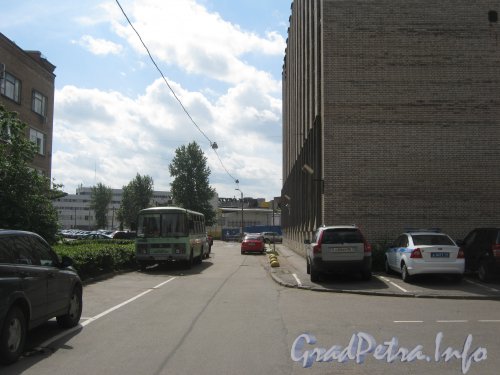 Урхов пер. Вида в сторону ул. Маршала Говорова от дома 3 (справа). Фото 25 июня 2012  г.
