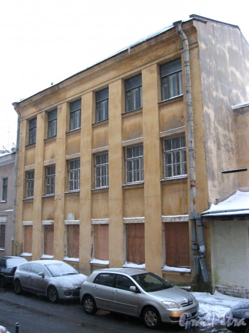 Иностранный пер., дом 6. Вид со стороны 14-й линии В.О. Фото январь 2013 г.