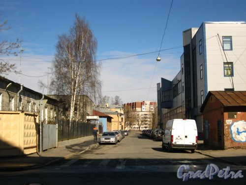 Перспектива Майкова переулка от Балтийской улицы в сторону Балтийской улицы. Фото 22 апреля 2013 г.