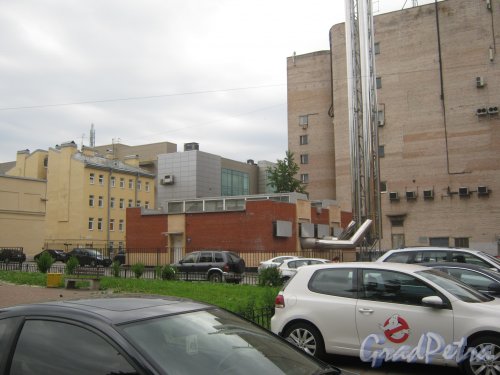 Транспортный пер., дом 3. Общий вид со стороны двора домов 26-32 по ул. Черняховского. Фото 14 июня 2013 г.
