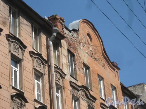 Басков пер., дом 32. Фрагмент фасада здания. Фото 4 августа 2013 г.