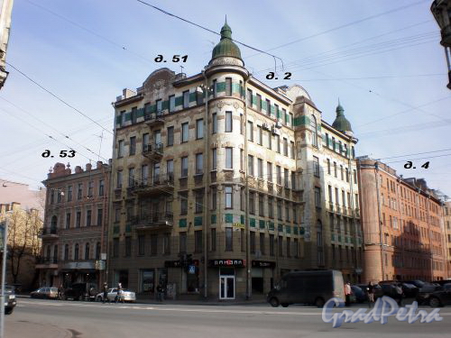 Дома 2-4 по Заячьему переулку и дома 51-53 по Суворовскому проспекту. Фото апрель 2009 г.