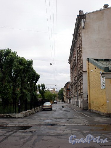 Перспектива Якобштадтского переулка от 13-ой Красноармейской ул. в сторону 11-ой Красноармейской ул. Фото июль 2009 г.