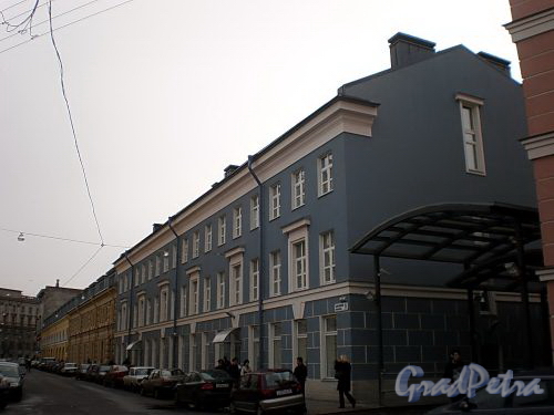 Перспектива четной стороны Биржевого переулка от Волховского переулка в сторону Биржевой линии. Фото октябрь 2008 г.