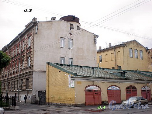 Дом 3 по Якобштадтскому переулку и дом 4 по 13-ой Красноармейской улице. Вид с 13-ой Красноармейской улицы. Фото июль 2009 г.