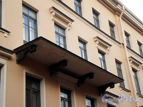 Столярный пер., д. 12. Дом Н.И.Штерна (б. дом Грацинского). Фрагмент фасада здания. Фото август 2009 г.