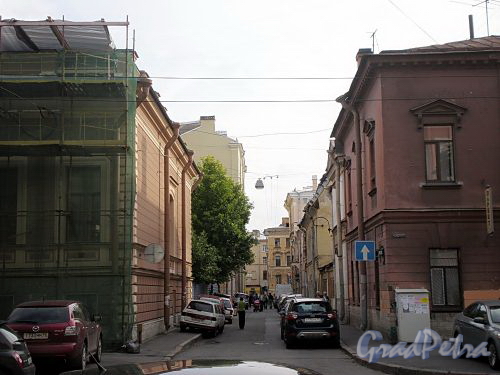 Перспектива Друскеникского переулка от улицы Чайковского в сторону Фурштатской улицы. Фото сентябрь 2009 г.