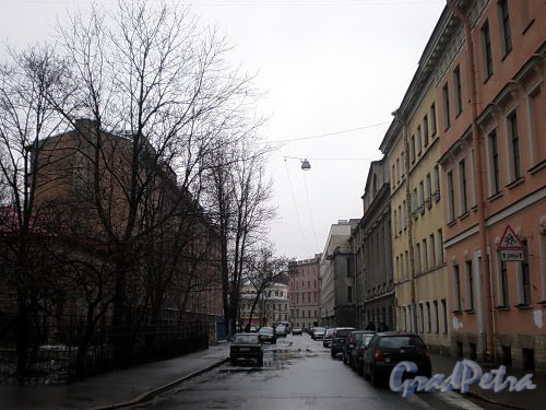 Перспектива переулка Матвеева от набережной Мойки в сторону улицы Декабристов. Фото март 2009 г.
