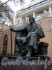 Памятник И. С. Тургеневу на Манежной площади. Фото октябрь 2009 г.