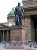 Памятник М. Б. Барклаю-де-Толли на Казанской площади у Казанского собора. Фото июль 2011 г.