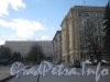 Пл. Чернышевского, дом 11 (в центре) и проезд вдоль нечётных домов по пл. Чернышевского. Фото апрель 2012 г.