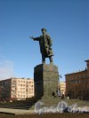 Памятник С.М. Кирову на Кировской площади. Общий вид со стороны проспекта Стачек. Фото 22 апреля 2013 г.