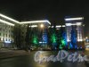 Пл. Чернышевского, дом 3. Декоративное освещение перед домом. Фото декабрь 2013 г.