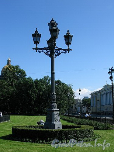 Фонарь на Сенатской площади. Фото июль 2009 г.
