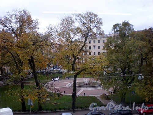 Общий вид Манежной площади. Фото октябрь 2009 г.