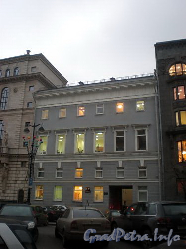 площадь Островского, дом 2, литера Б. Правое крыло здания. Фото декабрь 2009 г.