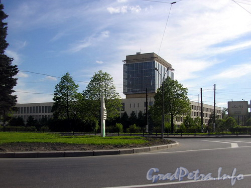 Вид здания от ул. Шаумяна.