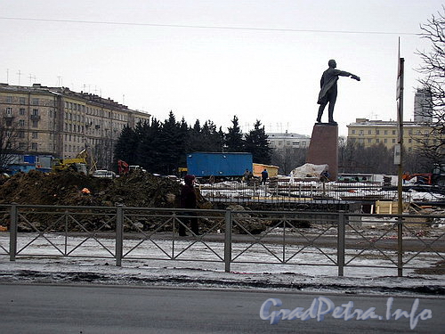 Строительство фонтанов на площади. Март 2006 г.