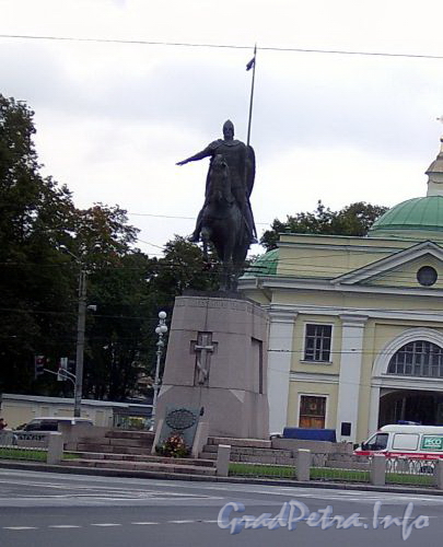 Памятник Александру Невскому на пл. Александра Невского. Фото сентябрь 2004 г.