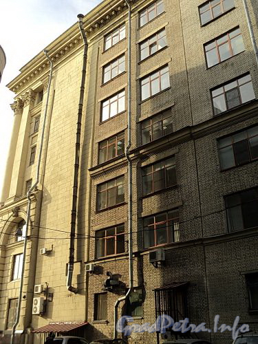 Троицкая пл., д. 3. Торец здания. Фото октябрь 2010 г.