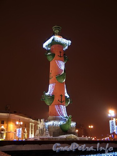 Новогоднее убранство Ростральных колонн. Фото январь 2011 г.