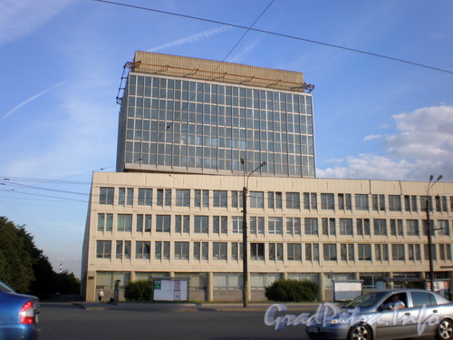 Красногвардейская пл., д. 3, общий вид здания от Комаровского моста. Фото 2008 г.