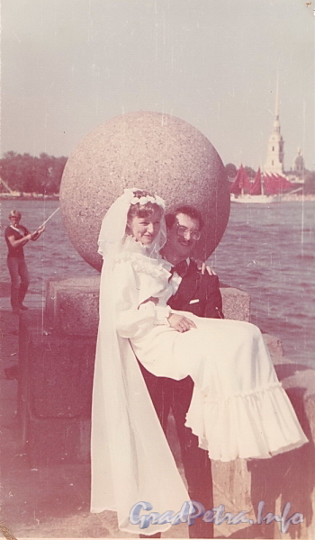 Свадьба на Стрелке Васильевского острова. Фото из личного архива Н. В. Селиверстовой.