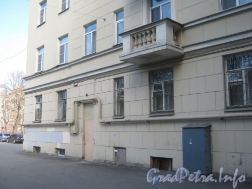 Пл. Чернышевского, дом 3. Общий вид дома со стороны двора. Фото апрель 2012 г.